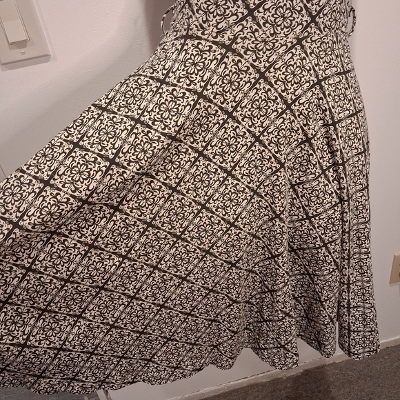Effie's Heart Size S Fit&flare Geometric Print Dress W/ Pockets - Picture 3 of 6